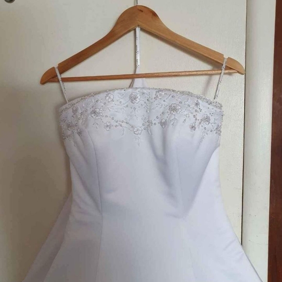 Size 10 wedding dress with matching shawl Ginza Collection - Picture 3 of 9